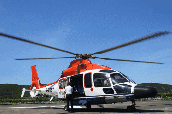 近期刚推出的桃花岛直升机观光线路让你在百米高空俯瞰桃花岛,一众