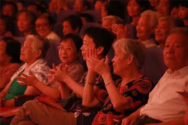 海警支隊國家一級演員吳新伯,上海滑稽劇團知名演員曹毅,沈遠,著名