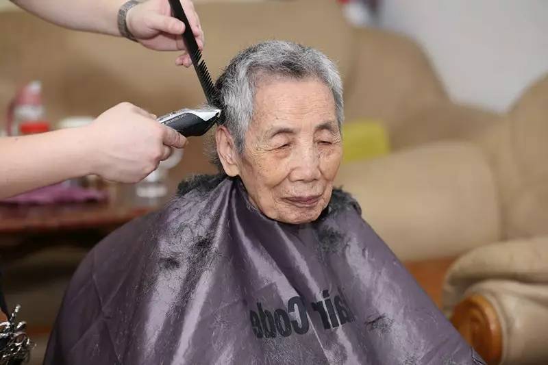 剪叔叔阿姨发型的图片图片