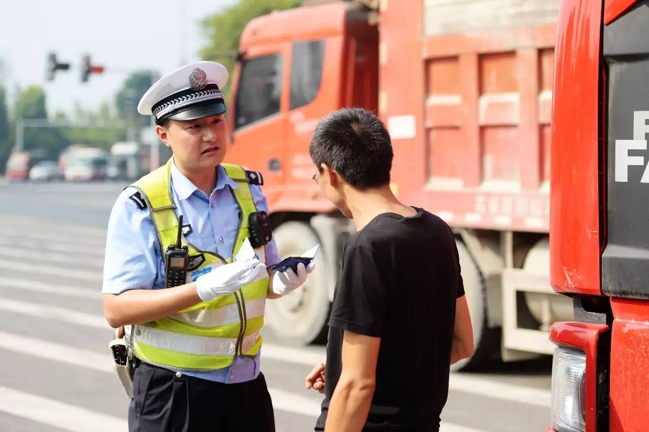 交通警察警服的种类图片