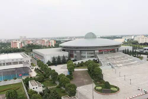 上海南汇体育中心图片