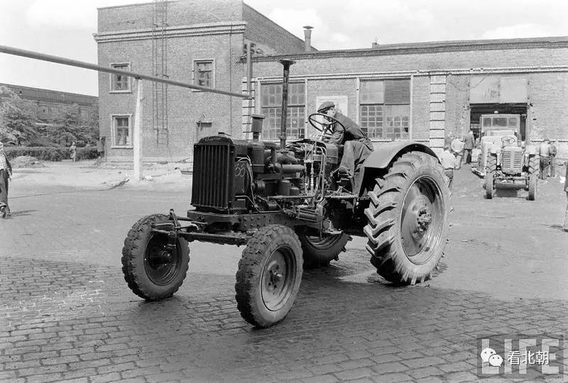 苏联54拖拉机图片