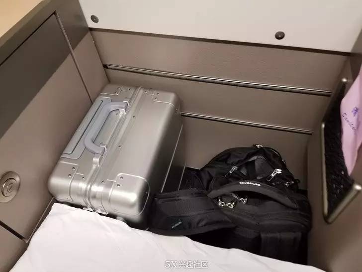 火车硬卧行李箱图片