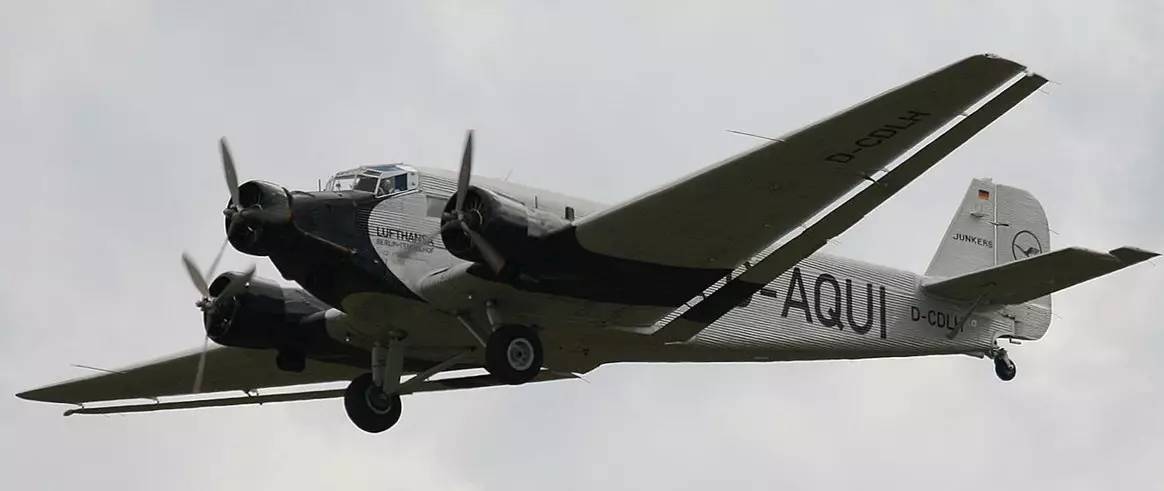 装备随着宝马被纳粹政府强制接手后成为当时德国最著名的运输机ju 52