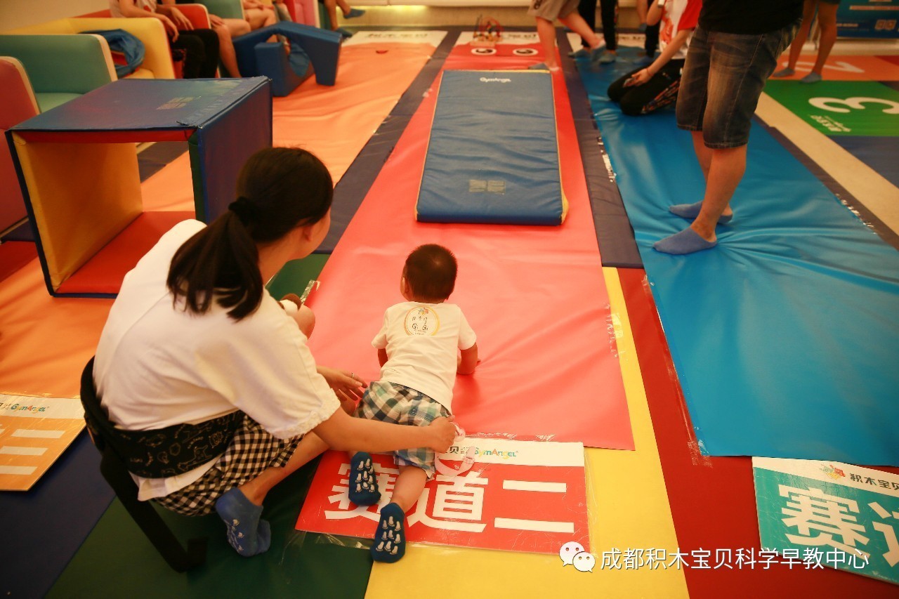 【新城市广场中心】中国式花样爬行赛,积木宝贝属于宝宝和爸爸的88