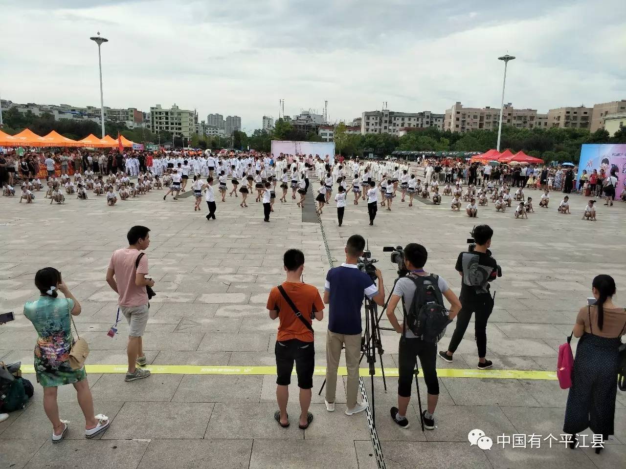 平江天岳广场开展全民健身活动与长期性,日常性健身活动相结合,突出
