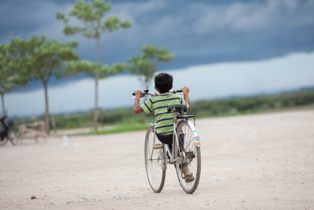 童年的记忆骑自行车图片