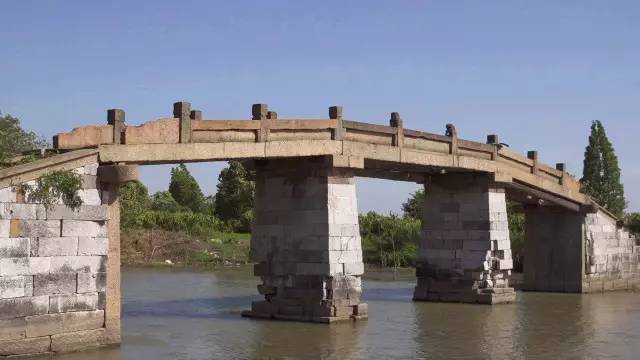 古桥桥墩图片