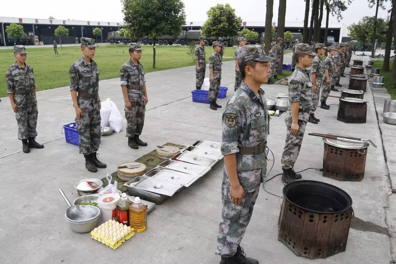 军营食堂丨炊事兵要给你做饭,来吗?