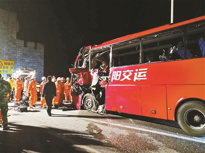 秦岭隧道车祸图片