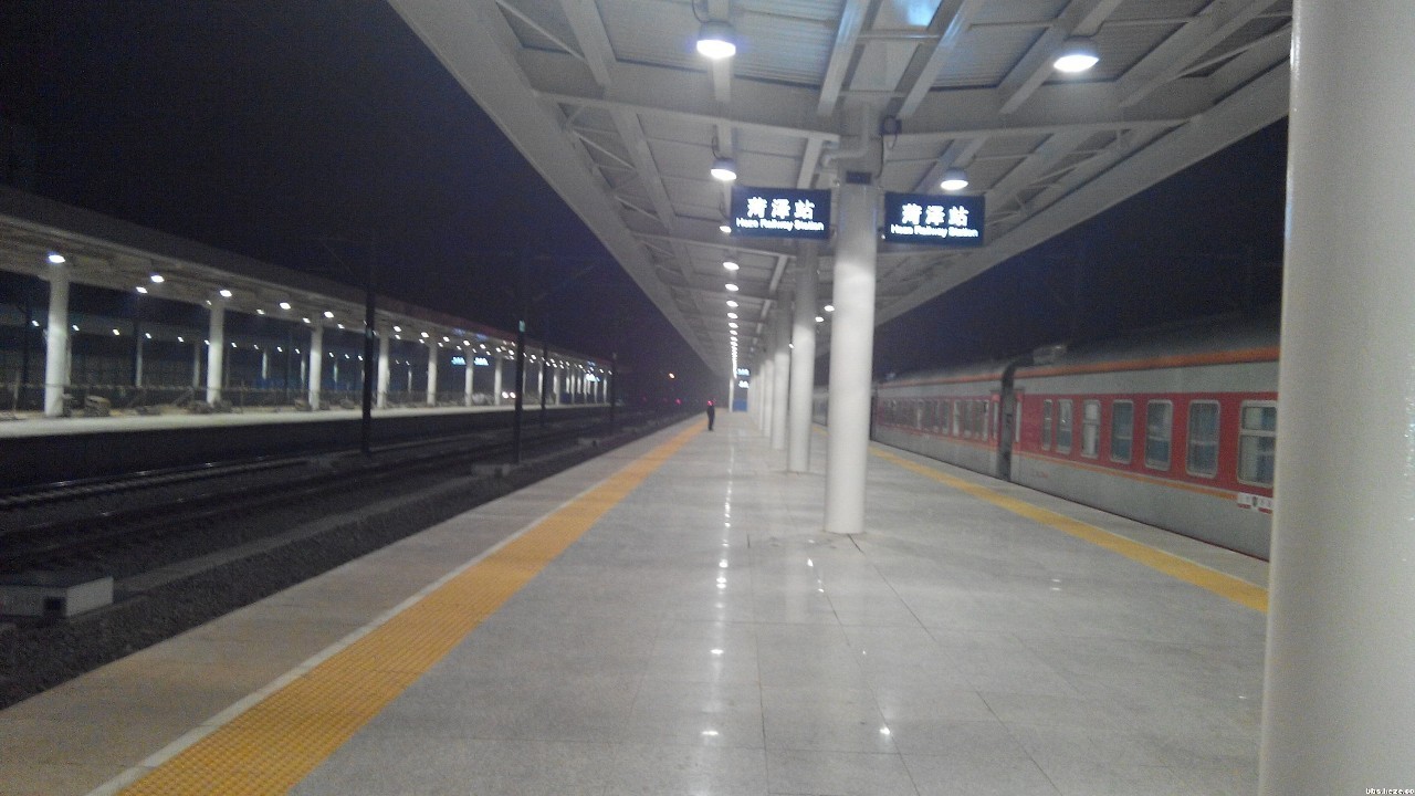 的人来人往,你从那个小窗户里坐汽车或火车终于要到菏泽火车站的时候
