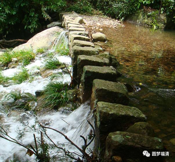 一都后溪漂流位于素有"九山半水半分田"之称的一都镇后溪村.