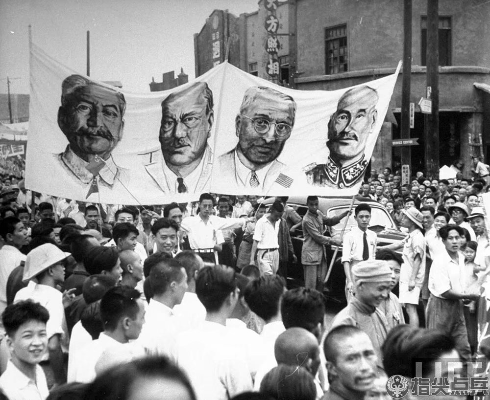 1945年8月15日 中国军民狂欢庆祝日本投降