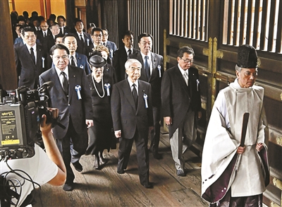 15日,日本国会议员参拜靖国神社