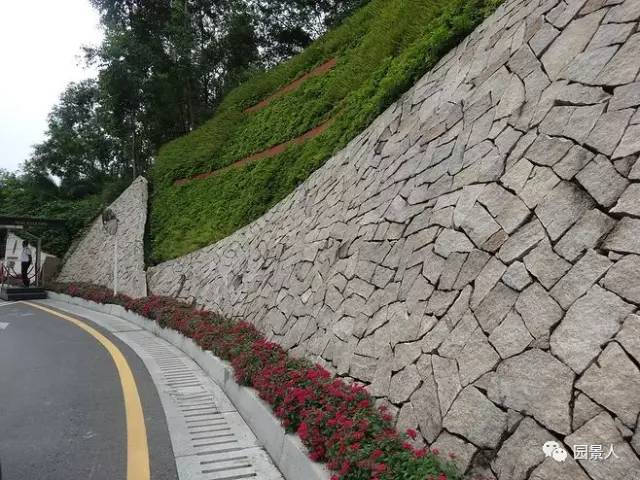 这类挡土墙常用材料为块石,条石,片石,勾缝或不勾缝,可形成凹凸不平的