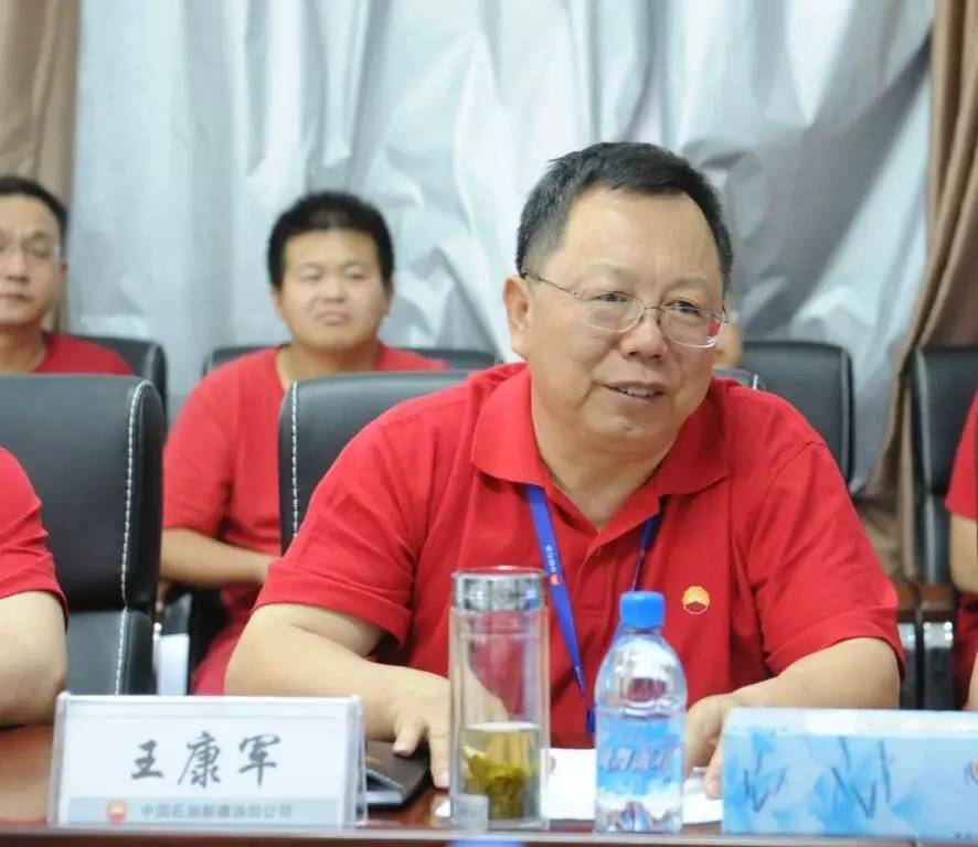 8月16日,乌尔禾区委书记薛宏舜,副区长张彦军一行至新疆油田公司开发