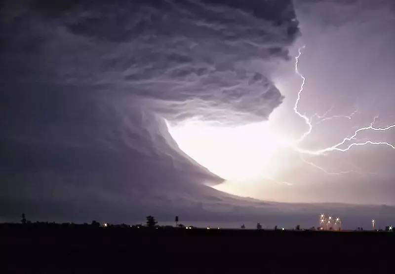 超级单体风暴龙卷风图片